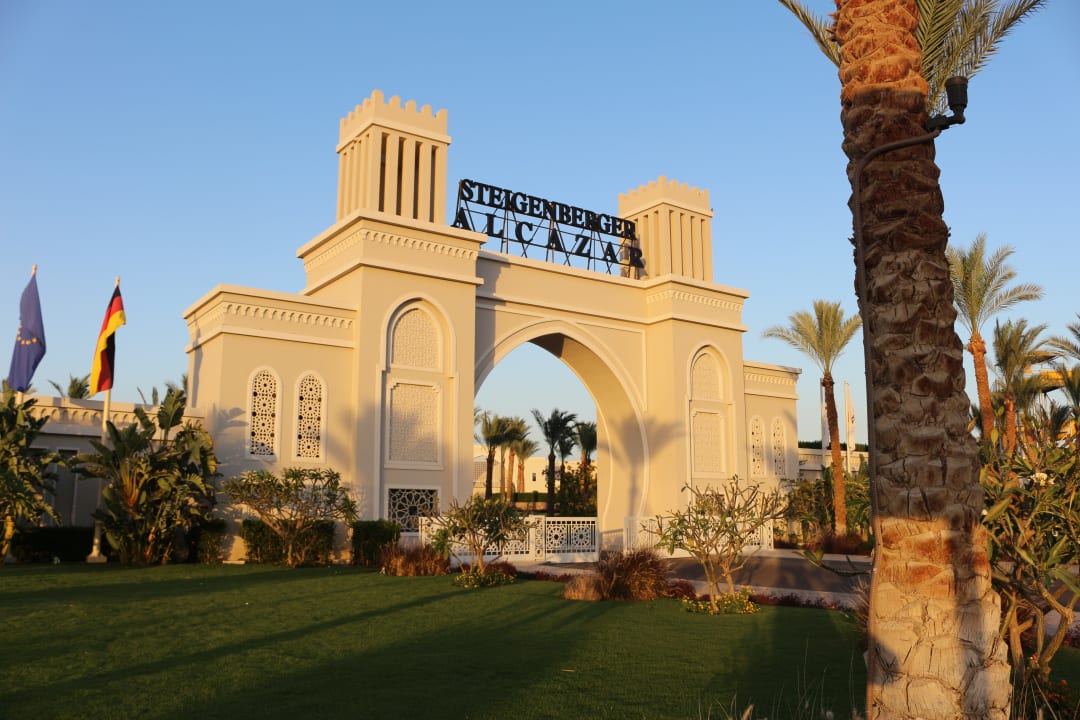 Steigenberger Alcazar entrance in Nabq Bay